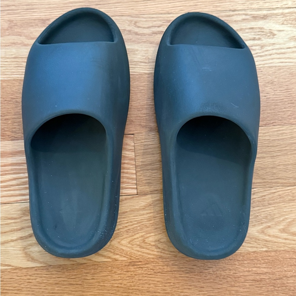 Yeezy Dark Gray Mens Slides size 10